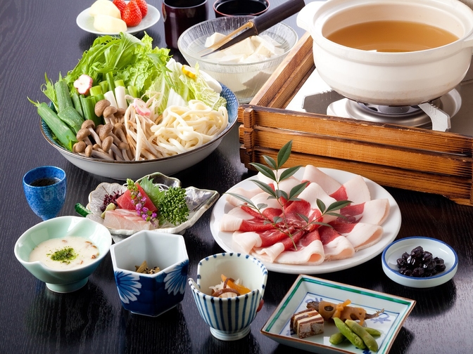 【2食付】舌の上でとろける脂たっぷりの大峯猪のぼたん鍋を堪能